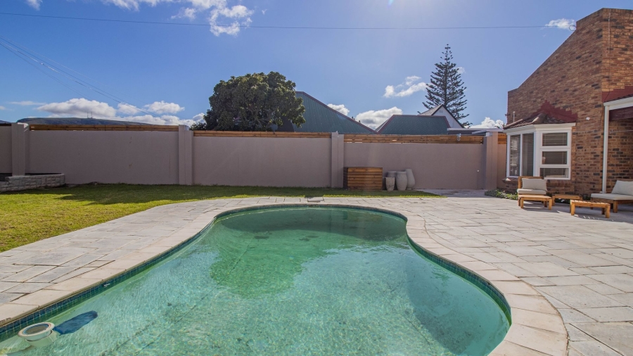 3 Bedroom Property for Sale in Westcliff Western Cape